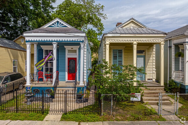 Colorful and decorative homes are common in East Carrollton.