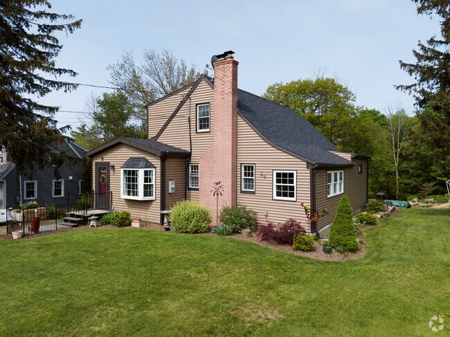 This twist on a Cape Cod can be found in Hartland.