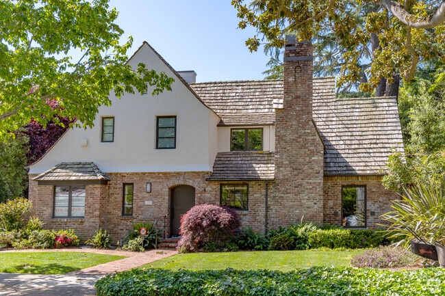 Crescent Park's highly valued homes put residents right in the middle of Silicon Valley.