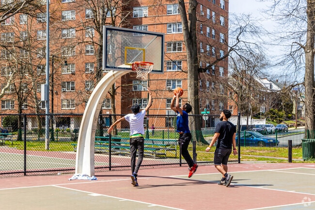 Weequaic Park is a great place to expend energy by shooting hoops with friends in Weequahic, NJ.