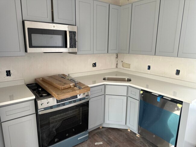 12 Hunting St unit 3, Cambridge, MA 02141 - photo 4