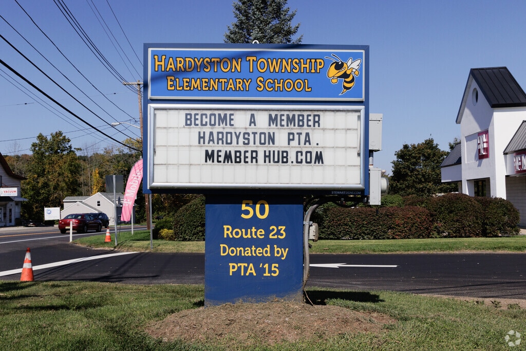 The Hardyston Township Elementary School in Franklin, NJ serves 318 students in grades PK-4.
