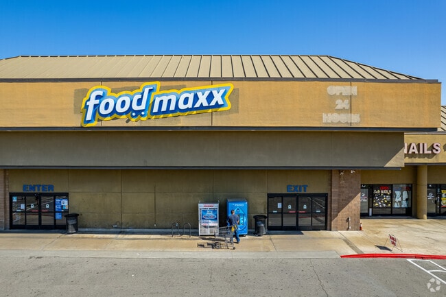 Foodmaxx is the place to go for all your shopping needs.