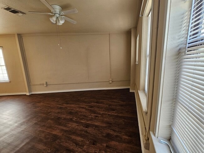 Harlandale Building, San Antonio, TX 78214 - photo 3