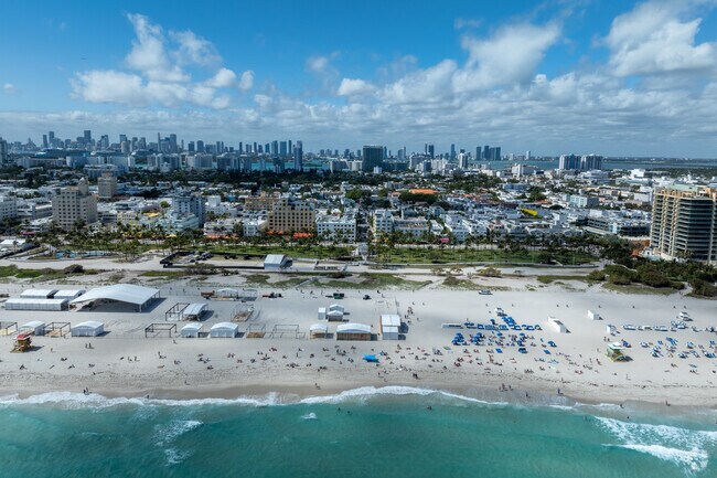 Lummus Park is just 10 minutes away from Downtown Miami.