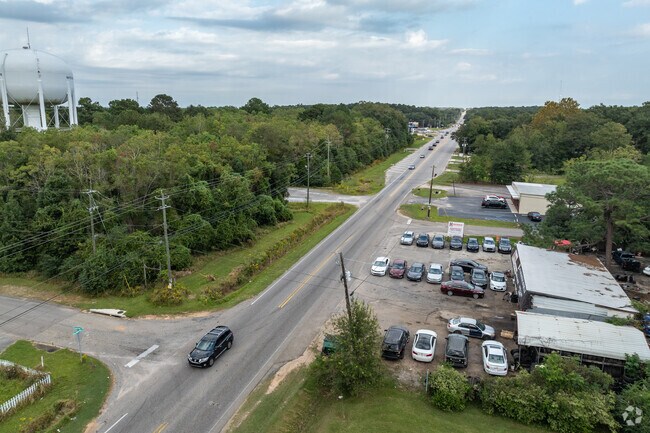 Belmeade residents can easily take local roads around Mobile.