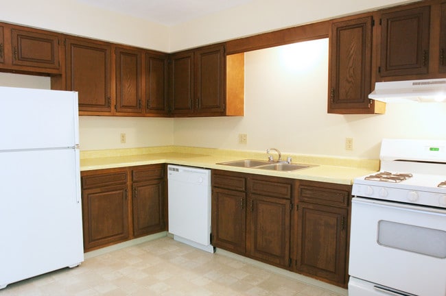 Perry Hills Colony, Canton, OH 44706 - photo 4