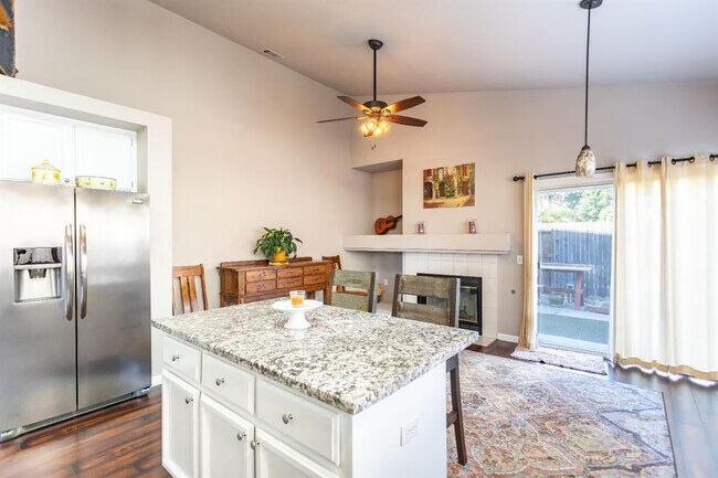 9316 Caulfield Dr, Elk Grove, CA 95758 - photo 5