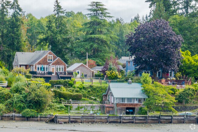 A row of homes on Erlands Point give you a good idea of the waterfront lifestyle they offer.
