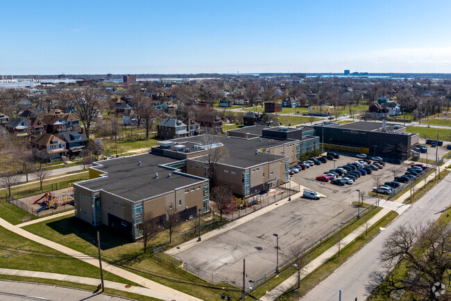 Hutchinson Elementary-Middle School is centrally located, making pick up and drop off easy.