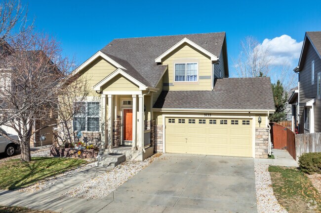 Dunes Park residents have access to the neighborhood’s community amenities.