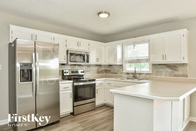 632 Fallbrook Ln, Clarksville, TN 37040 - photo 6