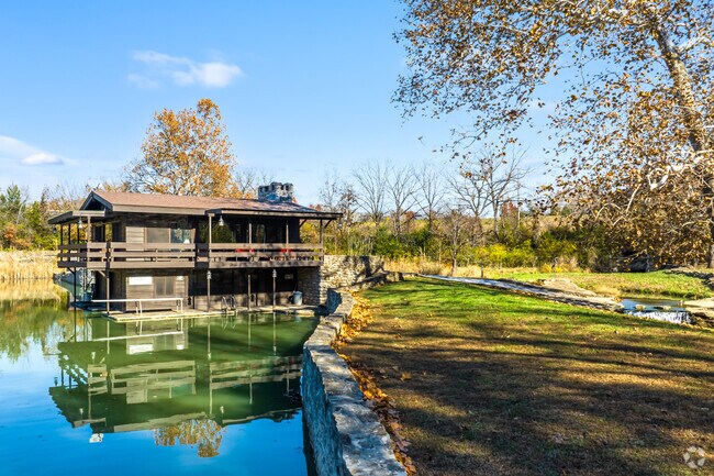 Homes within Richards Gebaur range from ranch-style homes to more extravagant estates.