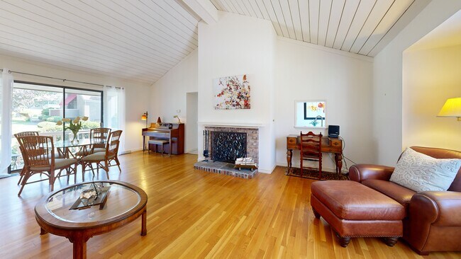 186 Apache Ln unit A, Stratford, CT 06614 - photo 2