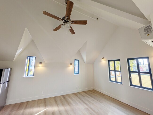 Elmwood Village, Berkeley, CA 94705 - photo 5