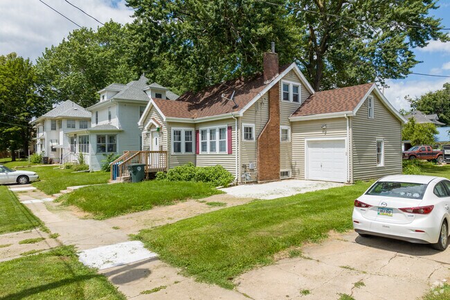 Doe's neighborhood has homes with chimneys and driveways.