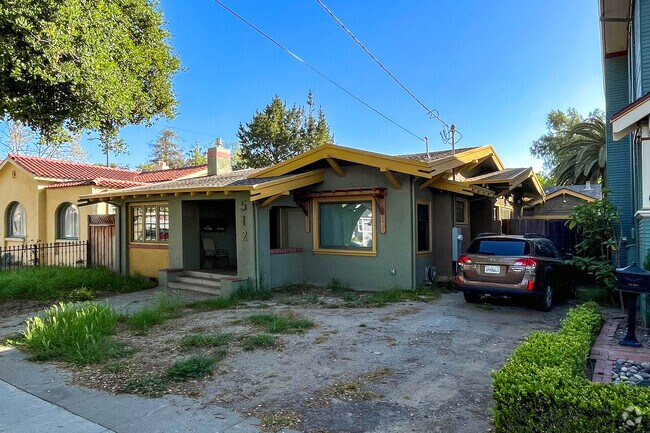 Minimal Traditional Ranch style house in San Jose Sun neighborhood.