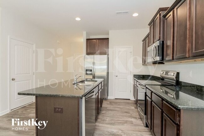 2604 Dallas Dr, Winston-Salem, NC 27107 - photo 6