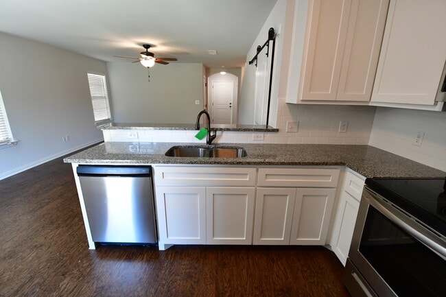 237 W Forest Ave unit 213, Sherman, TX 75090 - photo 4