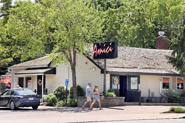 Amici Restaurant has excellent Italian food located off Route 25A in Mount Sinai.
