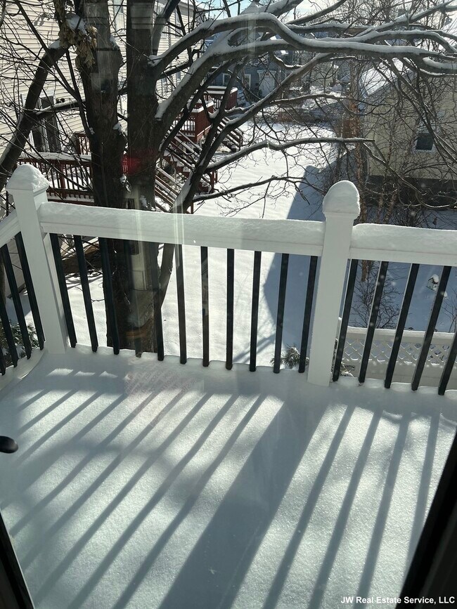 30 Town Hill St, Quincy, MA 02169