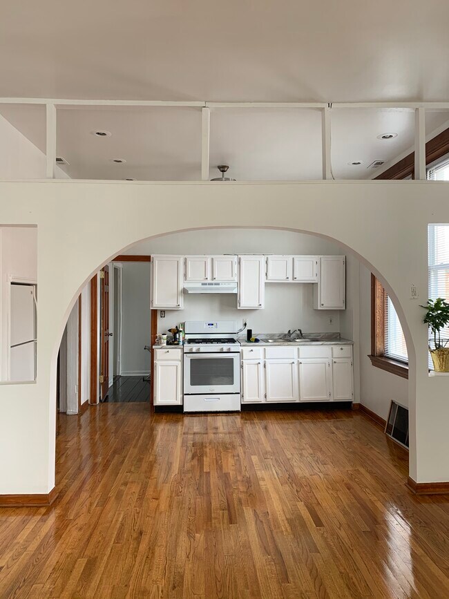 2500 S Sawyer Ave Unit 2F, Chicago, IL 60623