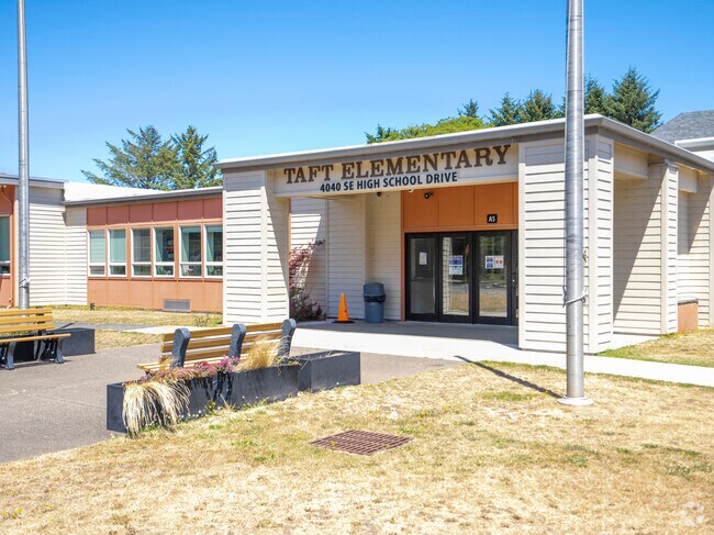 The front of Taft Elementary in Lincoln City, Oregon.