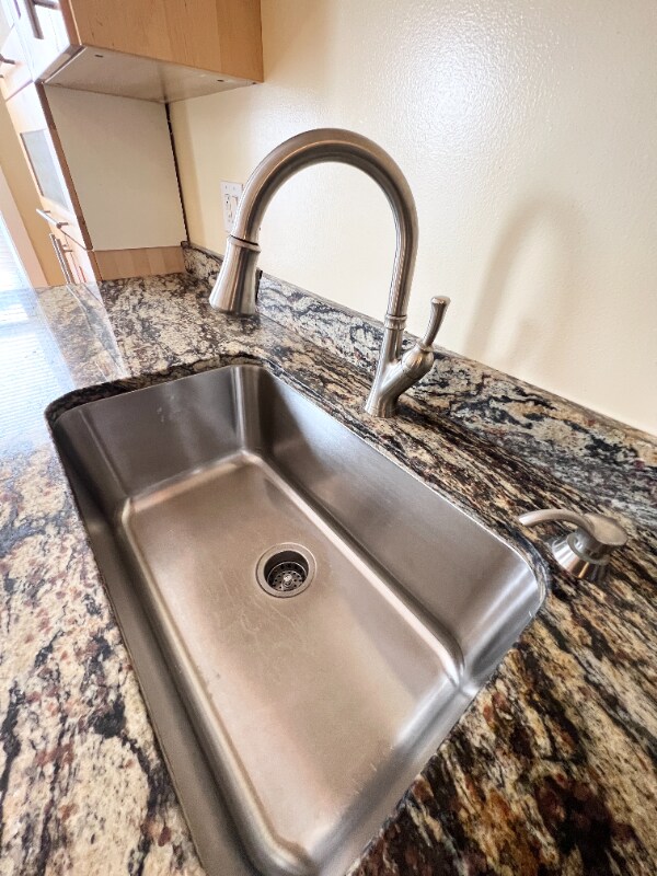 13 Messenger St unit 13M 2Br, Providence, RI 02903 - photo 5