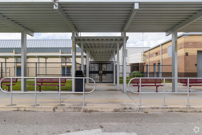 Indiantown Middle School has 642 students enrolled.
