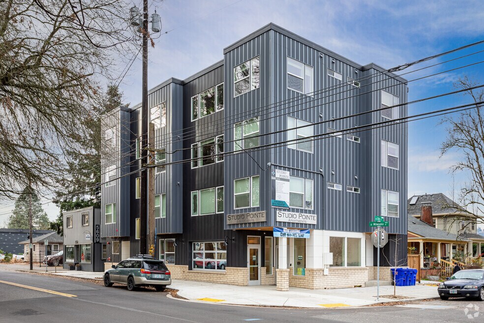 Studio Pointe Apartments, Portland, OR 97202 - photo 1