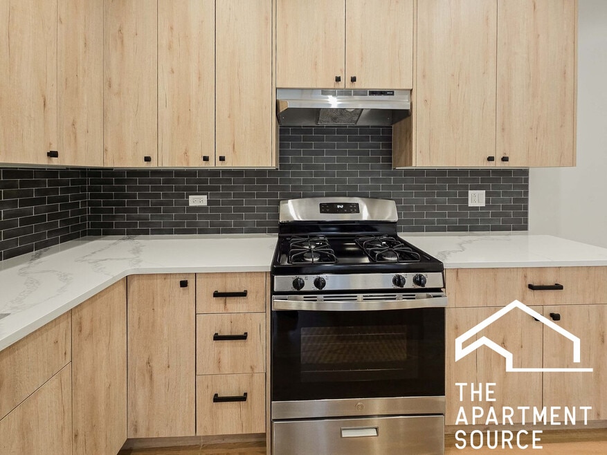 2257 W Argyle St unit 3, Chicago, IL 60625 - photo 1