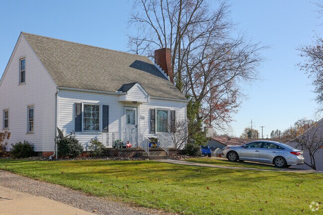 Bungalow-style homes give Sippo Lake its warmth and charm.