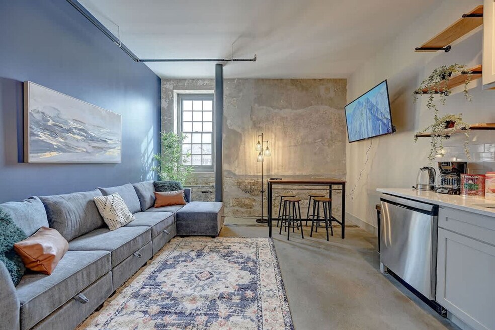 1009 W Juneau Ave unit ID1263012P, Milwaukee, WI 53233 - photo 1