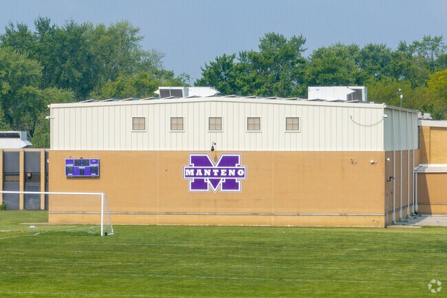 Manteno Middle School has a thriving sports program and offers plenty of extracurriculars.