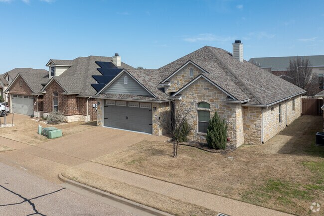 There are many new builds available in Woodway.