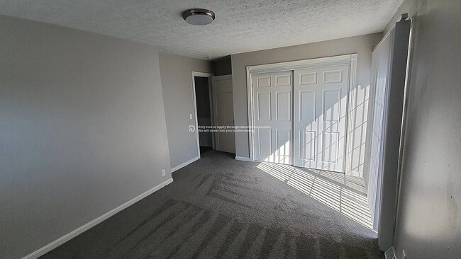 2522 E 33rd St, Lorain, OH 44055 - photo 3