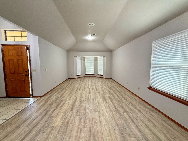 6605 NW 134th St, Oklahoma City, OK 73142 - photo 2