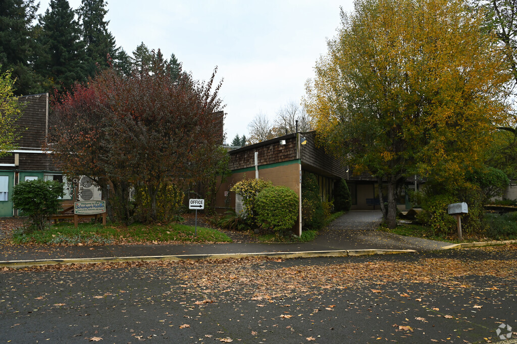Sauvie Island Academy provides education in the neighborhood of 
Outlying Multnomah.