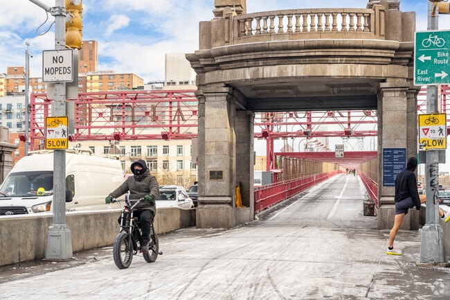 The Williamsburg Bridge connects Brooklyn and Lower East Side with its walking & cycling paths.