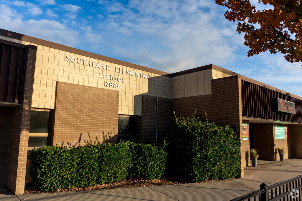Southland Elementary School provides education in the neighborhood of 
Riverton.