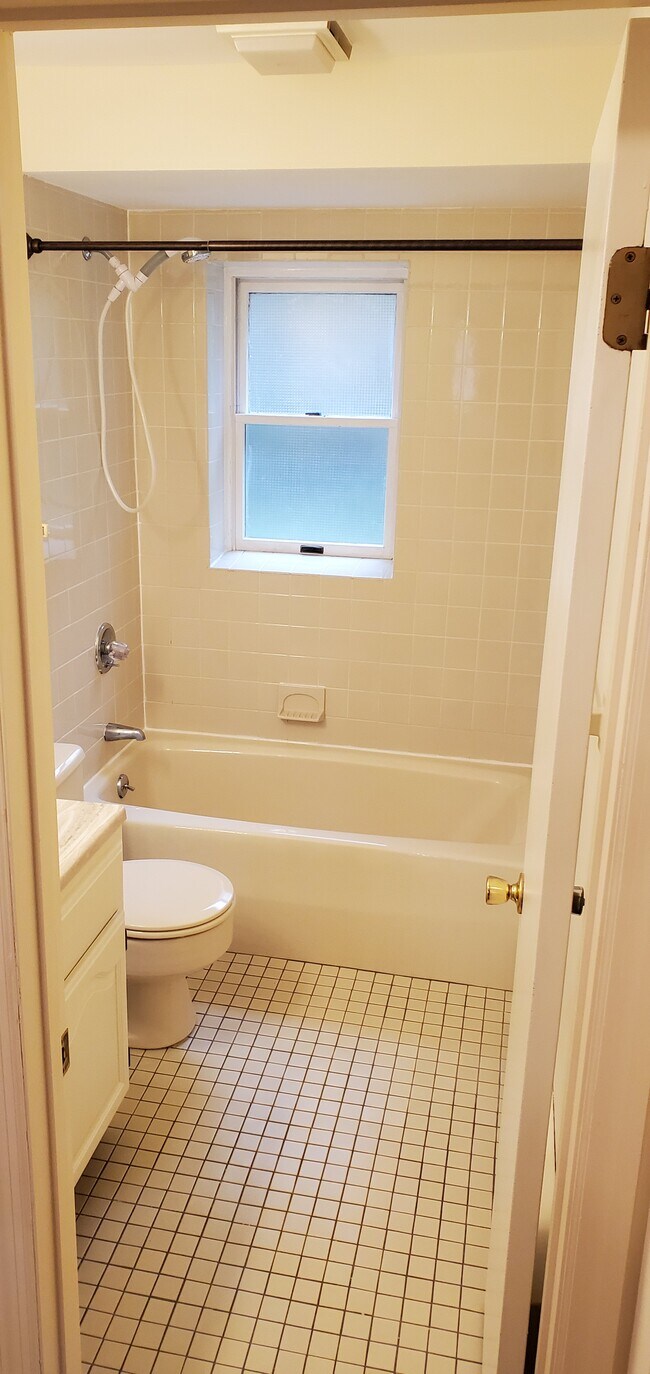 17 Intervale Ave unit Ground Floor, White Plains, NY 10603 - photo 3