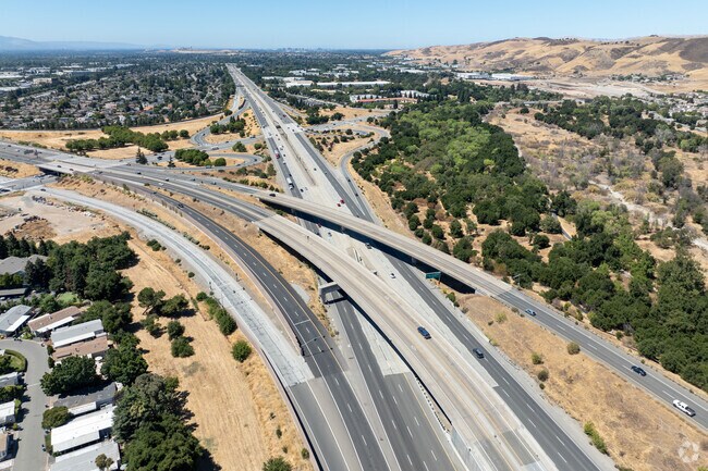 Chantillery offers quick access to SR-85 and US-101, just 2 miles from downtown San Jose and Morgan Hill.