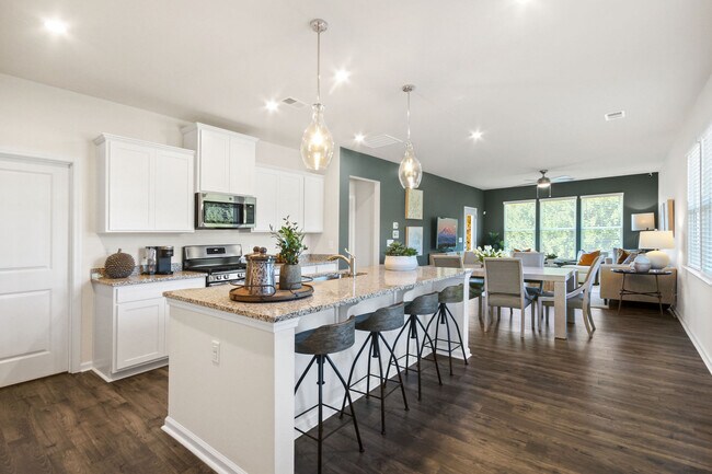 146 Gervais Cir, Greenville, SC 29607 - photo 2