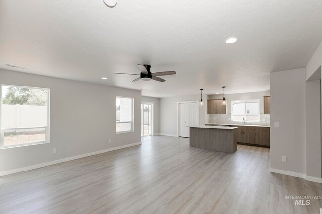 5130 Castleton Ave, Nampa, ID 83686 - photo 3