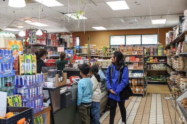 Naan and Kabob Bazaar Afghan market and restaurant in country Hills.