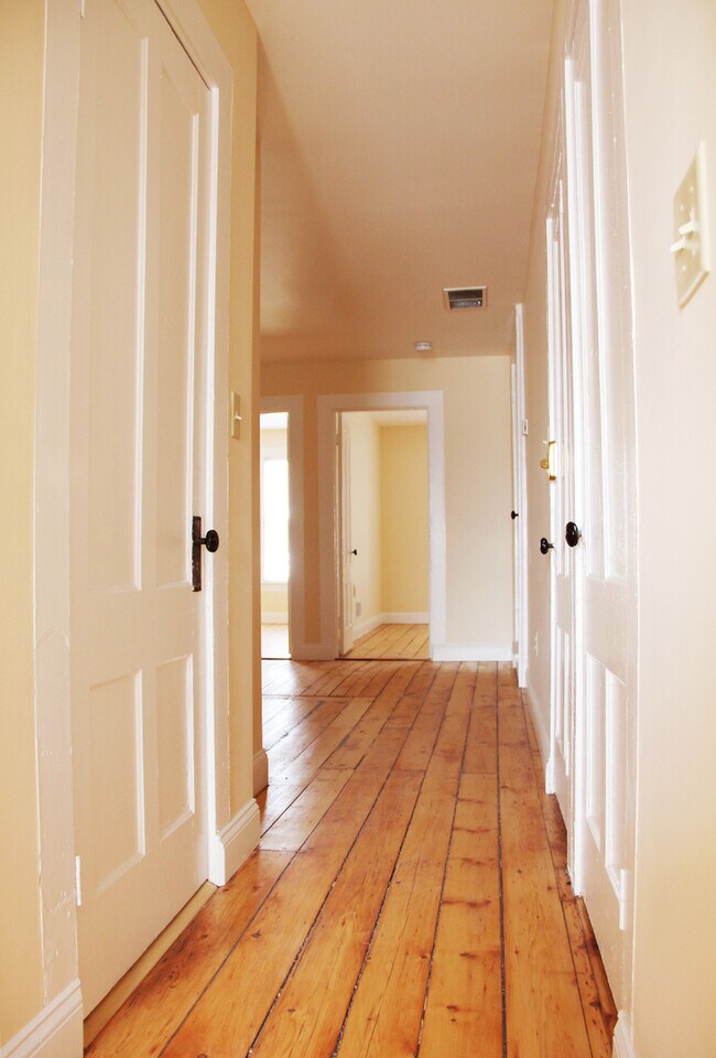 147 N Union St unit 2, Burlington, VT 05401 - photo 4