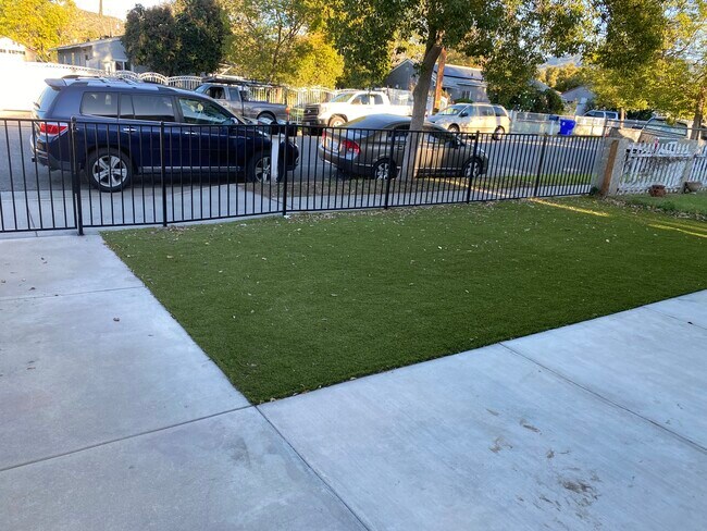 24223 Arch St unit One-Half, Newhall, CA 91321 - photo 4