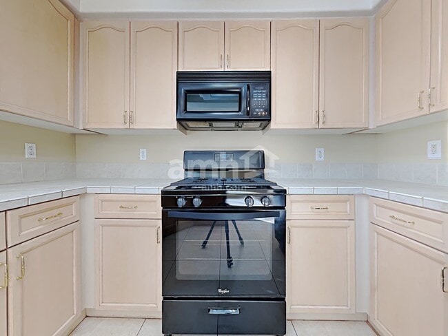 8443 Chinook Candy Ct, Las Vegas, NV 89113 - photo 4