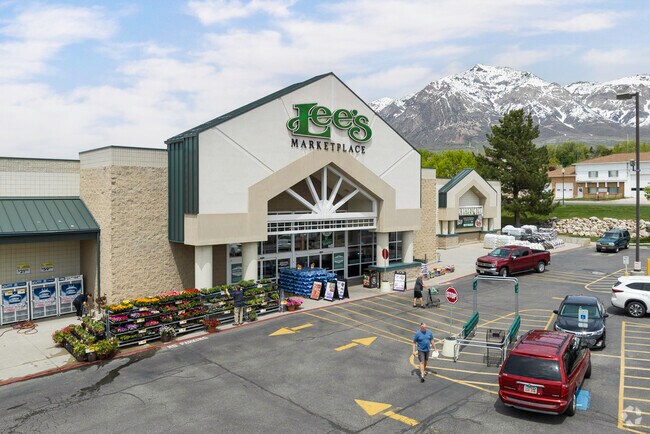 Lee's Marketplace is a favorite local market in Pleasant View.