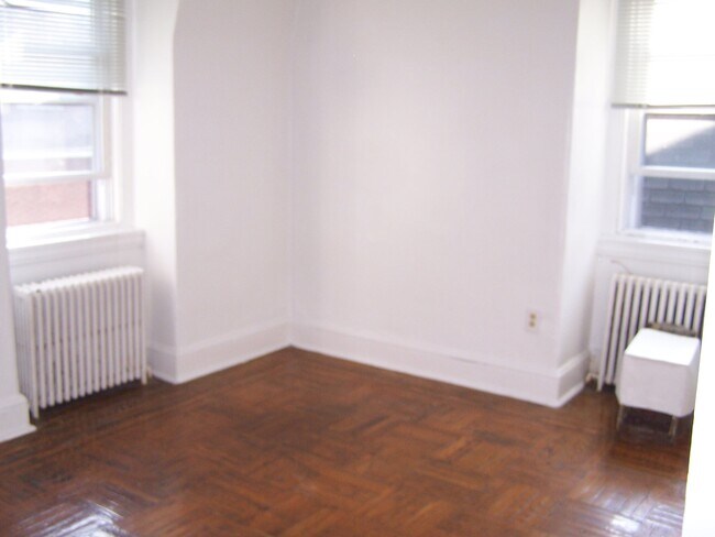 913 S 49th St unit 3R, Philadelphia, PA 19143 - photo 5